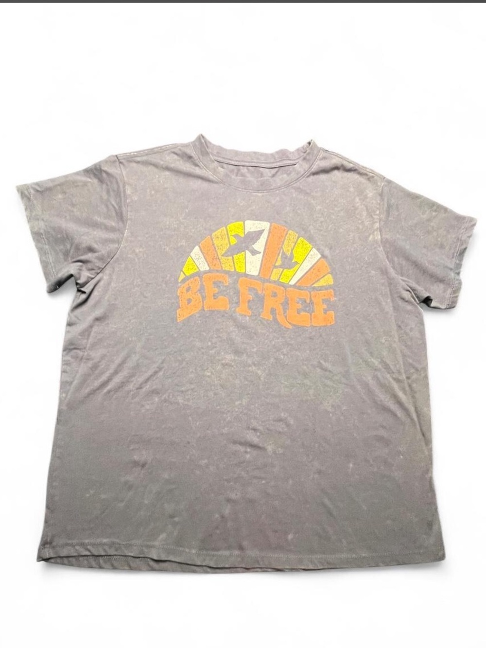 DOE "Bee Free" distressed T shirt, XL